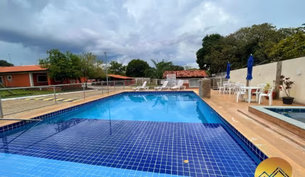 Chalé 3 quartos em condomínio fechado com piscina aquecida, ofurô,
