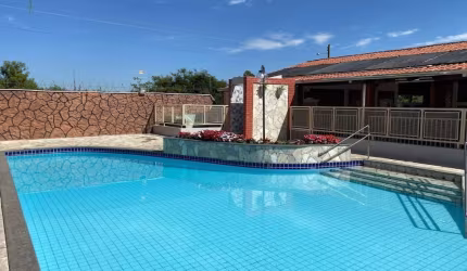 Chalé em Caldas Novas com 2 quartos, mobiliado em condomínio com piscina aquecida