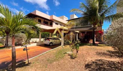 Casa no Condomínio Melício Machado, na Aruana, com 4 quartos (1 suíte / 2 semi-suítes).