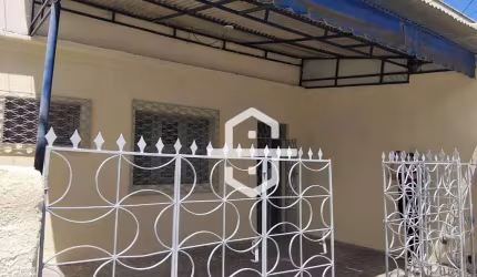 Casa com 4 dormitórios para alugar, 126 m² por R$ 2.289,17/mês - Centro - Fortaleza/CE