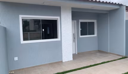 Casa com piscina próximo ao mar