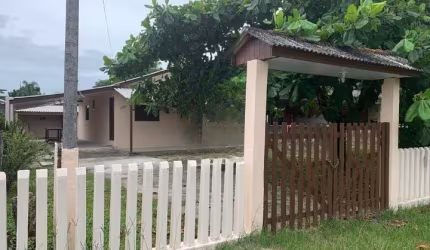 Casa com área de lazer em Shangrilá