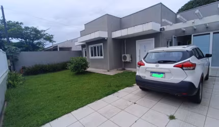 Casa praia com espaço de terreno e piscina