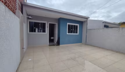 Casa á venda com piscina, faixa mar