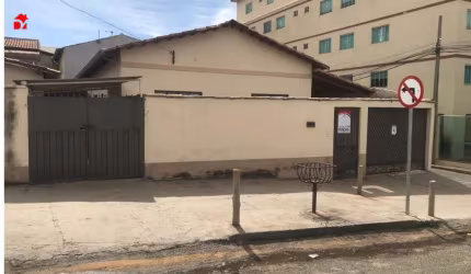 Casa com 3 quartos à venda na Doutor James Fanstone, 234, Cidade Universitária, Anápolis por R$ 550.000