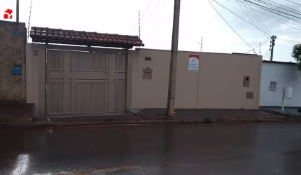 Casa com 4 quartos para alugar na Presidente Vargas, 22, Vila Goiás, Anápolis por R$ 2.500