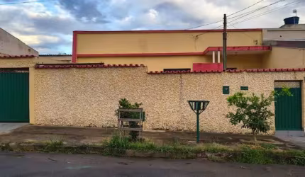 Casa com 3 quartos para alugar na Rua 22, 23, Vila Miguel Jorge, Anápolis por R$ 1.500
