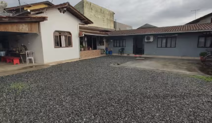 Terreno de esquina, Aventureiro