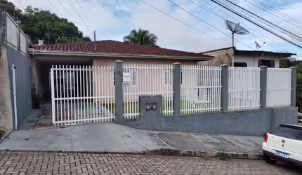 Casa com Piscina e Amplo Espaço de Lazer