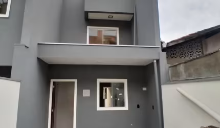 Sobrado Geminado à Venda no Bairro Floresta