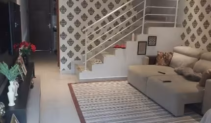 Sobrado Geminado à Venda no Bairro Iririú!