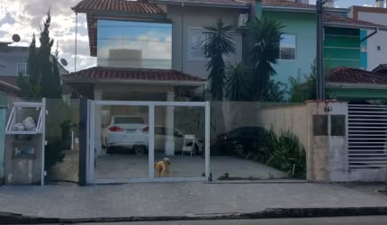 SOBRADO GEMINADO À VENDA NO JARDIM IRIRIU.