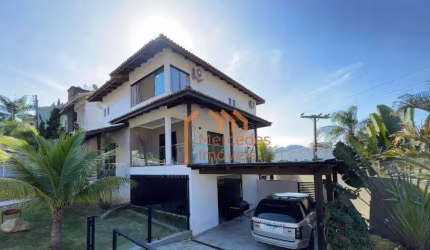 Casa com 3 suítes + 1 dormitório à venda, 350 m² por R$ 4.190.000 - Ariribá - Balneário Camboriú/SC