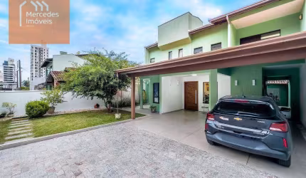 Casa semimobiliada com 4 suítes à venda, 230 m² por R$ 2.400.000 - Fazenda - Itajaí/SC