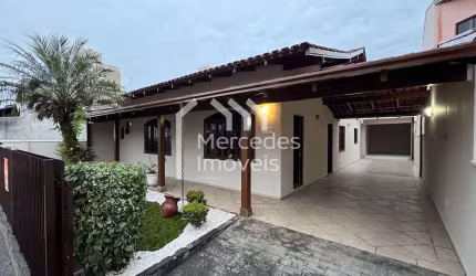 Casa com 4 dormitórios à venda, 216 m² por R$ 1.290.000,00 - São Judas - Itajaí/SC