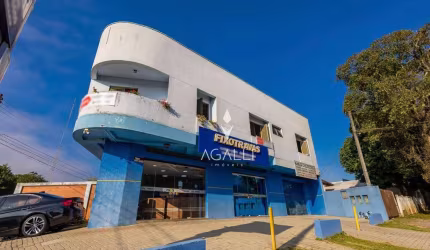 Sobrado espaçoso com 3 salas comerciais