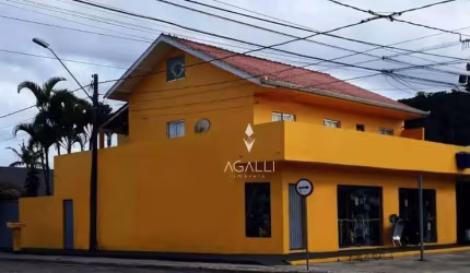 Excelente sobrado no centro de Guaratuba