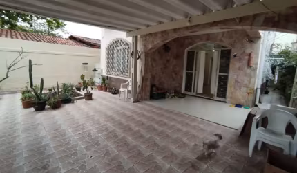 Casa 4 dormitórios  Assobrada-  Jardim Satélite/SJC