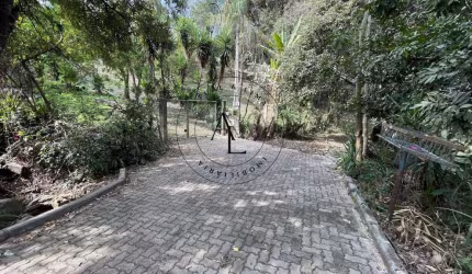 Chácara à Venda: 1.600m² com suíte, 2 Quartos, 2 Banheiros e piscina! - Tranquilidade e Conforto!