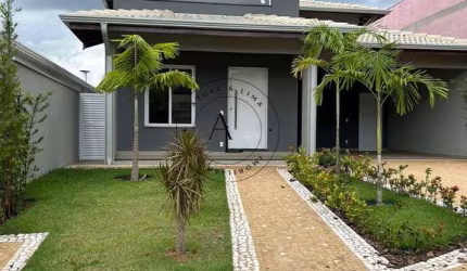 Casa Elegante em Condomínio Fechado em Valinhos: Conforto, Segurança e Qualidade de Vida!