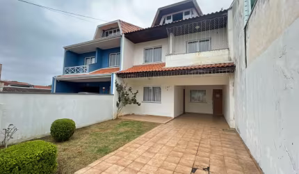 SOBRADO COM AMPLO QUINTAL EM SANTA FELICIDADE