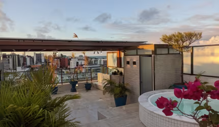 Apartamento na orla de cabo branco com cobertura  e uma banheira privativa