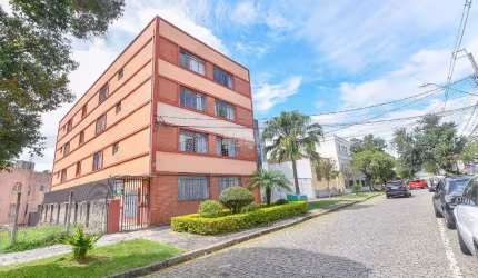 Apartamento Térreo com 3 Quartos no São Francisco – Oportunidade para Reforma!