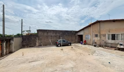 OPORTUNIDADE CASA DE ESQUINA