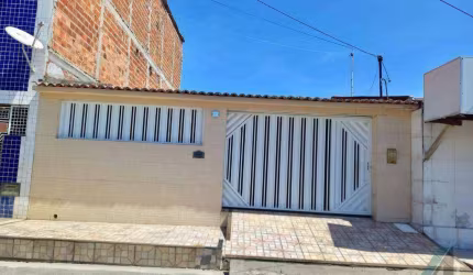 Casa com 3 dormitórios à venda, por R$ 250.000 - Cj Eduardo Gomes