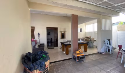 Casa Ampla com 3 Dormitórios e Área Gourmet Próxima ao Assaí Atacadista - 180m² Construídos