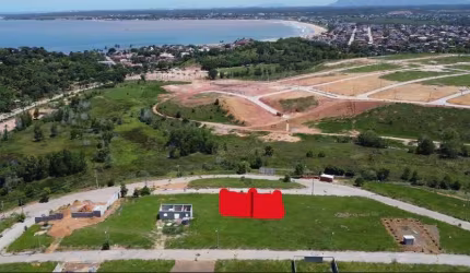 Terreno com vista para o mar