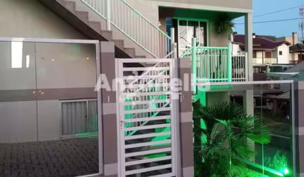 Excelente casa a venda no Vinhedos!