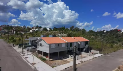 Sobrado de esquina à  venda no bairro Desvio Rizzo
