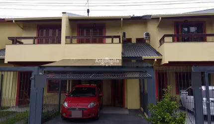 Sobrado à venda no bairro Desvio Rizzo