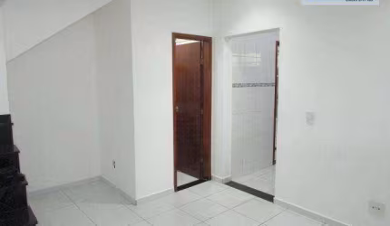 Sobrado com 2 dormitórios à venda, 64 m² por R$ 280.000,00 - Vila Cascatinha - São Vicente/SP