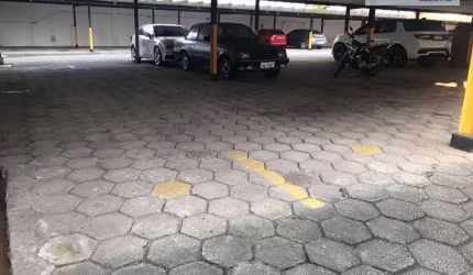Box/Garagem à venda por R$ 100.000,00 - Itararé - São Vicente/SP
