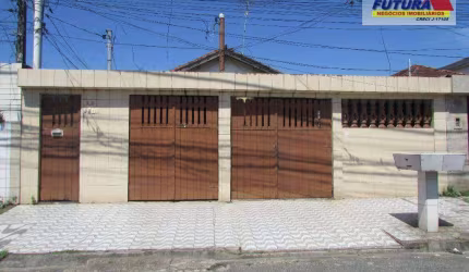 Casa com 2 dormitórios à venda, 180 m² por R$ 450.000,00 - Vila Mateo Bei - São Vicente/SP