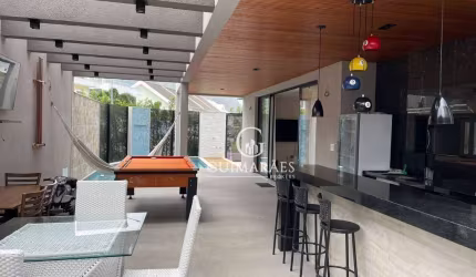 Casa contemporânea no Dream Garden com piscina, área gourmet e escritório