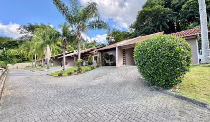 Casa térrea em condomínio fechado!