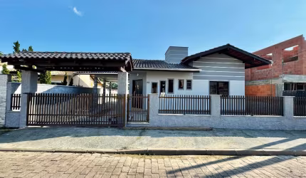 Ótima residência de pavimento térreo localizado em Indaial no Bairro Estados.