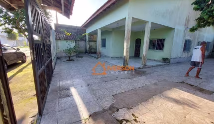 Casa com 3 dormitórios para venda em Peruíbe