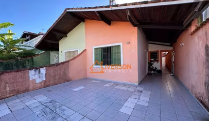 Casa pra venda com 2 dormitórios em Peruíbe
