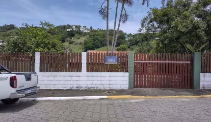 Casa Madeira para Venda em Praia da Gamboa Garopaba-SC