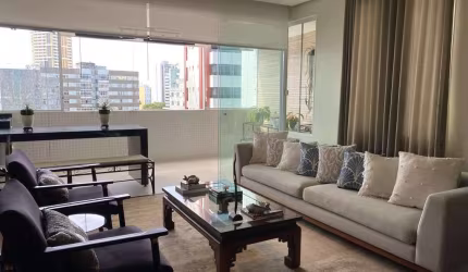 Apartamento, fino acabamento, 232m², nascente, 2 suítes, área de serviço, varanda gourmet, 3/4, finamente decorado, climatizado. Agende sua visita!