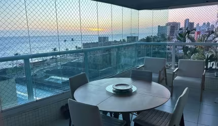 Ondina, 120m², alto padrão, climatizado, varanda gourmet, vista mar, fino acamanto, decorado, 2 suítes, área de serviço, 3 vagas. Agende sua visita!