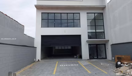 Salão Comercial para Locação em Mogi das Cruzes, Vila Mogilar, 2 banheiros, 4 vagas