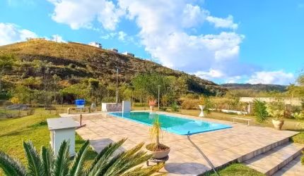 Excelente casa em terreno de 3000 m² no São Pedro por R$950.000 - Juiz de Fora - MG
