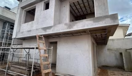 Sobrado para Venda em Curitiba, Bairro Alto, 4 dormitórios, 1 suíte, 3 banheiros