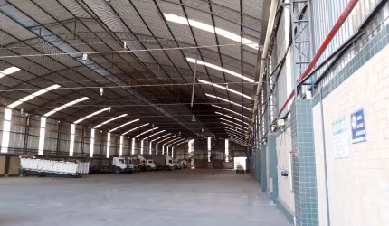GALPÃO EM ÁREA TOTAL DE 25.300 M2 - 7450 M2 DE ÁREA CONSTRUIDA