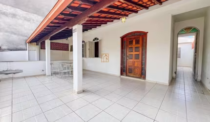 Casa 4 dormitórios à venda Bom Pastor Divinópolis/MG